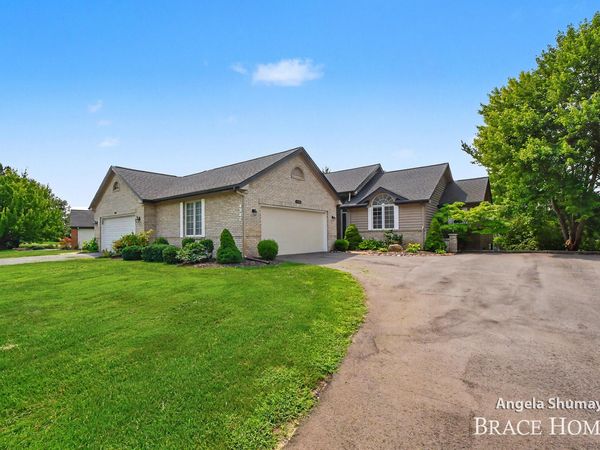 4942 N Quail Crest Drive SE, Grand Rapids, MI 49546
