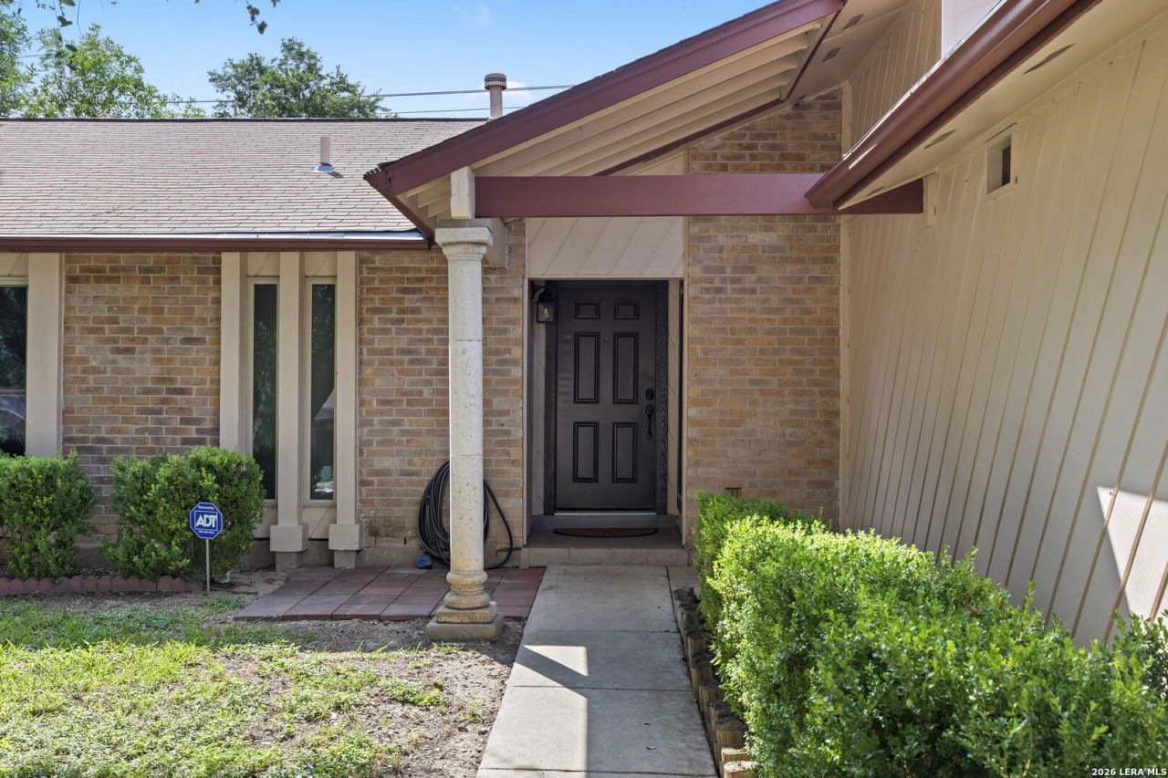 7050 Forest Meadow St, San Antonio, TX 78240 Main Photo
