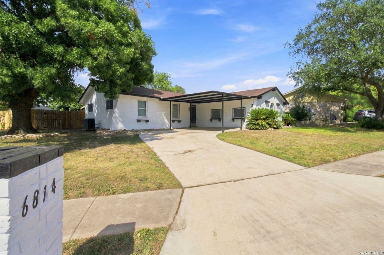 6814 Sunlight Dr, Leon Valley, TX 78238 Main Photo