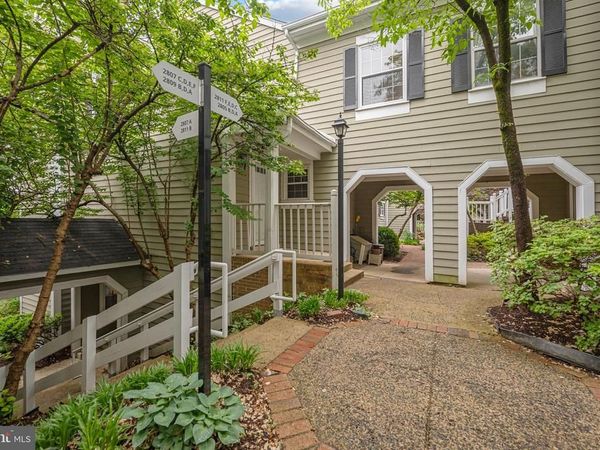 2811 S WOODROW STREET, Unit B, ARLINGTON, VA 22206