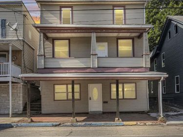 17 E GRAND AVENUE, TOWER CITY, PA 17980