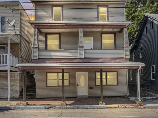 17 E GRAND AVENUE, TOWER CITY, PA 17980