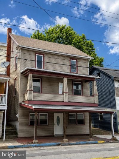 17 E GRAND AVENUE, TOWER CITY, PA 17980
