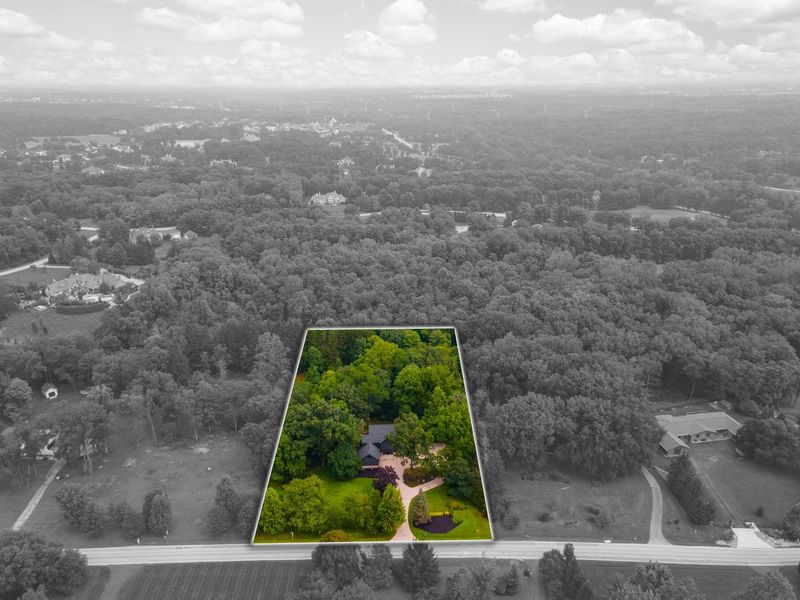 1560 Carriage Road, Powell, OH 43065 Photo 2