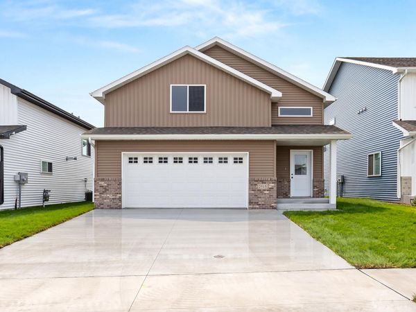 2515 38th Avenue S, Moorhead, MN 56560