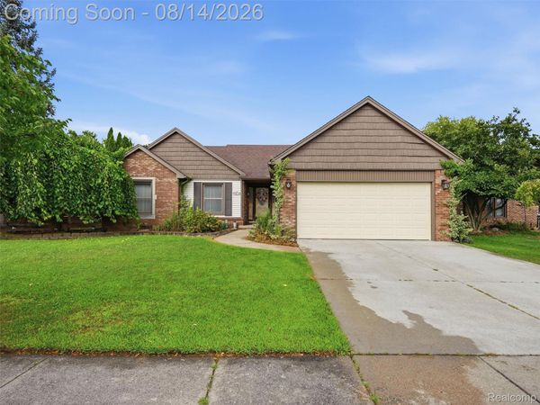 44154 Pentwater Drive, Clinton Township, Mi 48038