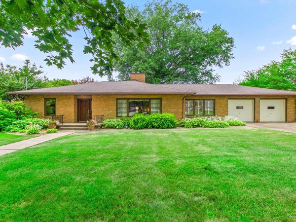 24 S AVENUE C Street, Canton, IL 61520