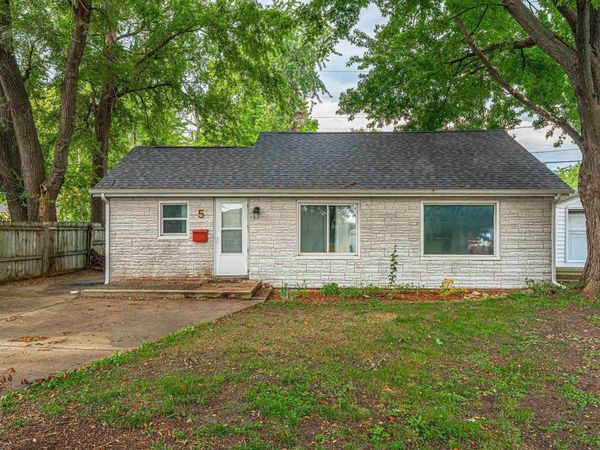 5 MELODY Lane, Springfield, IL 62702