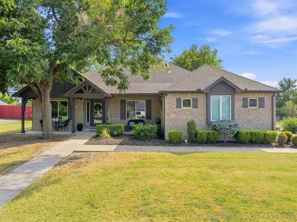 224 Williamsburg Street , Catoosa, OK 74015
