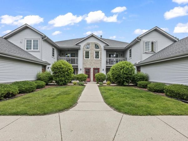 1097 Quinlan Dr DRIVE, Unit D, Pewaukee, WI 53072