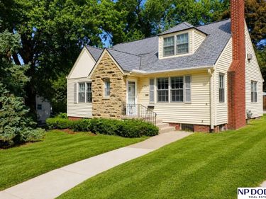 6302 Pierce Street, Omaha, NE 68106