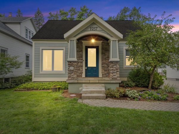 1257 Hillcrest Avenue NW, Grand Rapids, MI 49504