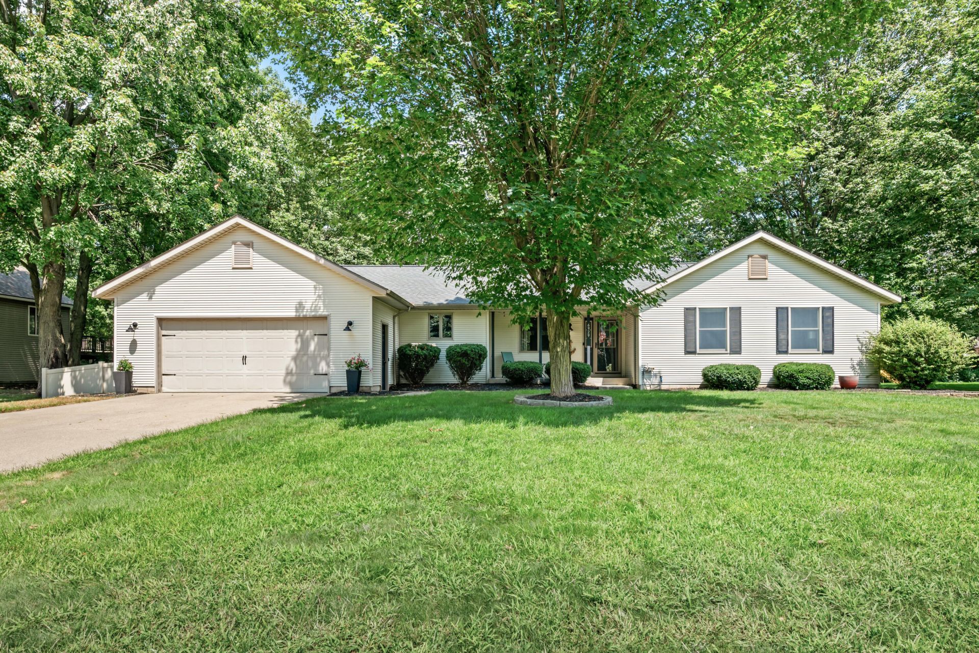 6929 Aspen Street, Allendale, MI 49401 Main Photo