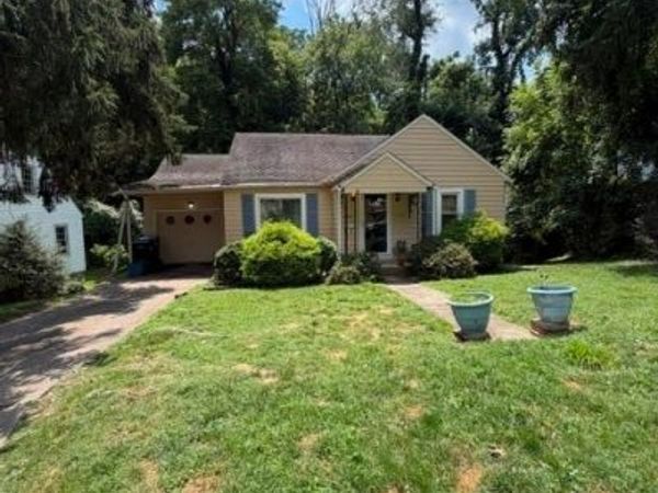 2090 Norwood Boulevard , Zanesville, OH 43701