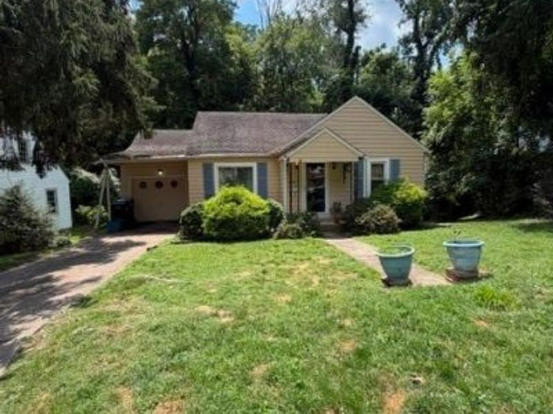 2090 Norwood Boulevard, Zanesville, OH 43701 Photo 1