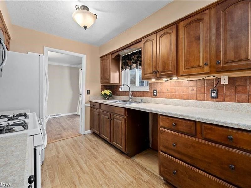 4960 W Park, North Olmsted, OH 44070 Photo 10
