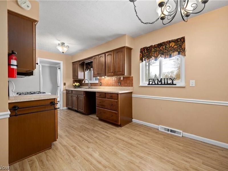 4960 W Park, North Olmsted, OH 44070 Photo 11