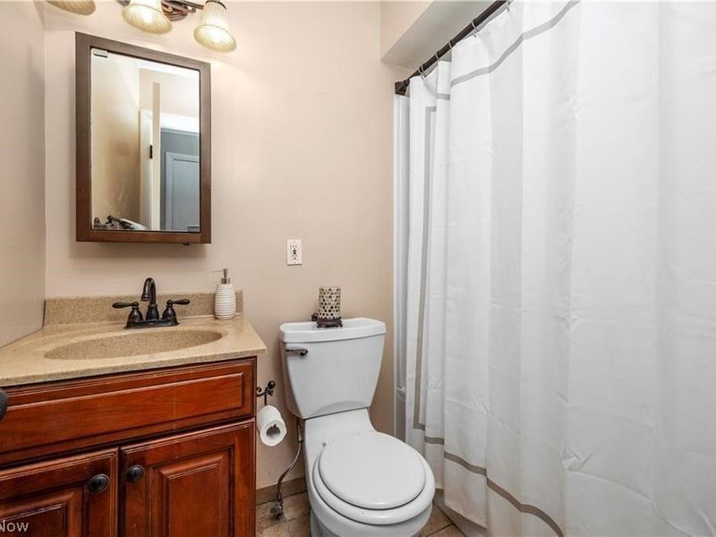 4960 W Park, North Olmsted, OH 44070 Photo 12