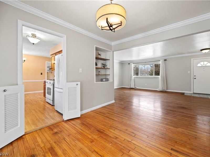 4960 W Park, North Olmsted, OH 44070 Photo 6