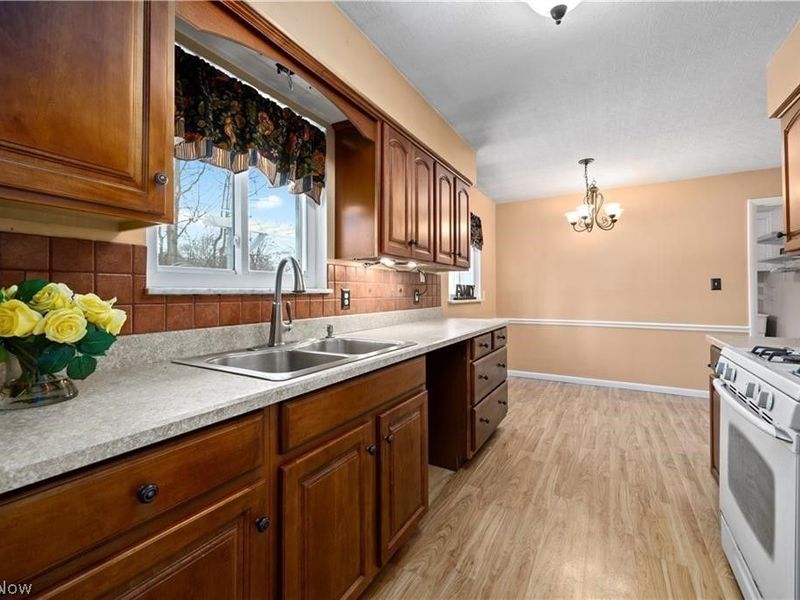 4960 W Park, North Olmsted, OH 44070 Photo 7