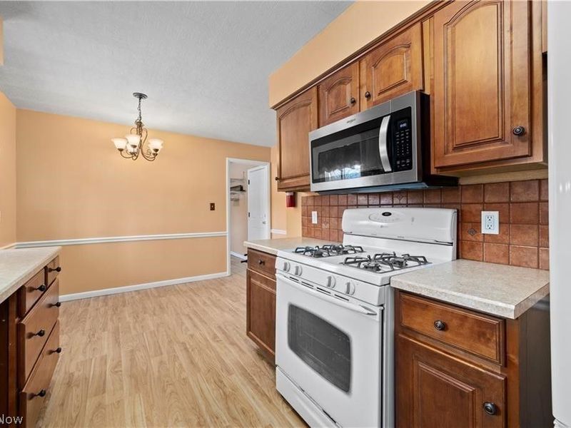 4960 W Park, North Olmsted, OH 44070 Photo 8