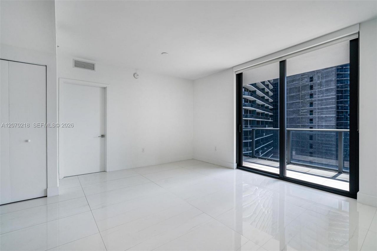 45 SW 9th St , Unit 2002, Miami, FL 33130 Photo
