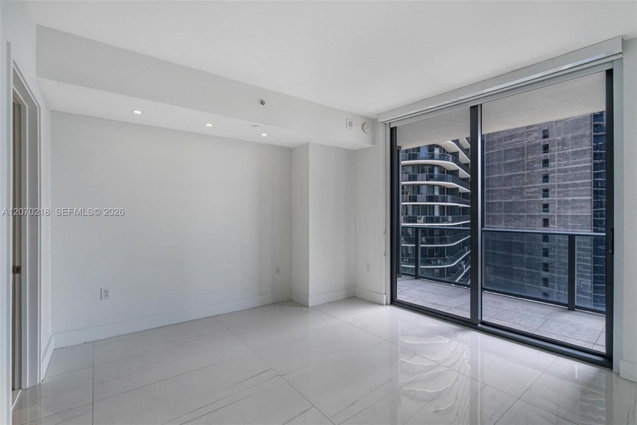 45 SW 9th St , Unit 2002, Miami, FL 33130 Photo