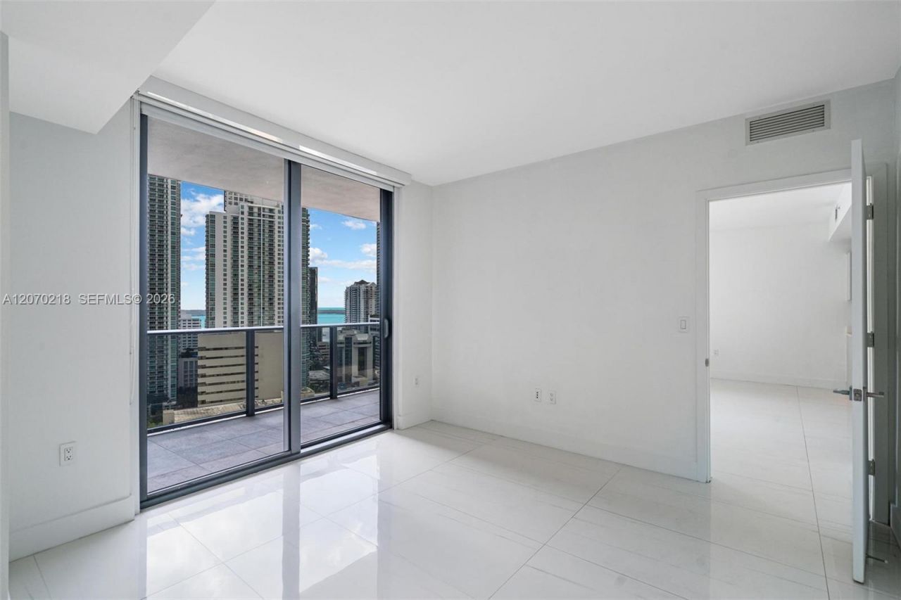 45 SW 9th St , Unit 2002, Miami, FL 33130 Photo