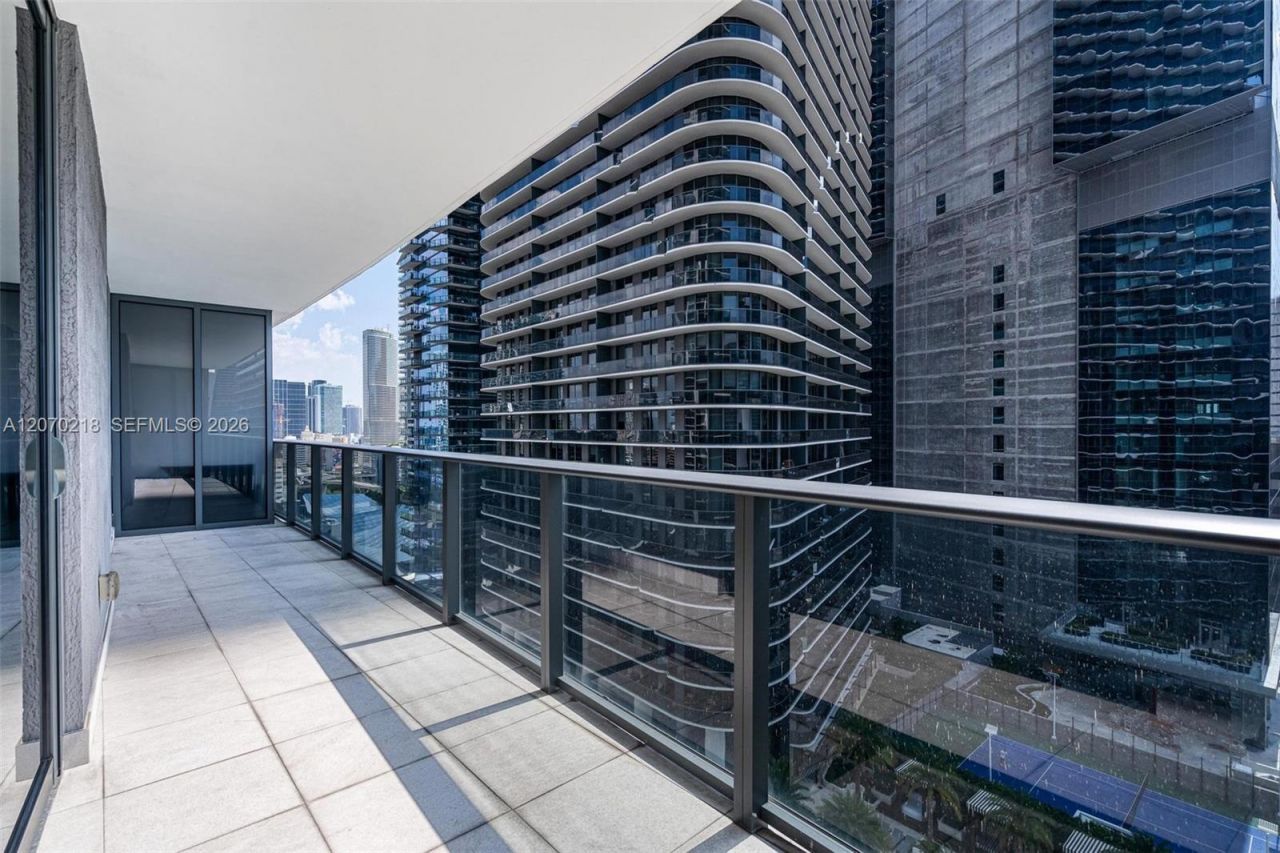 45 SW 9th St , Unit 2002, Miami, FL 33130 Photo