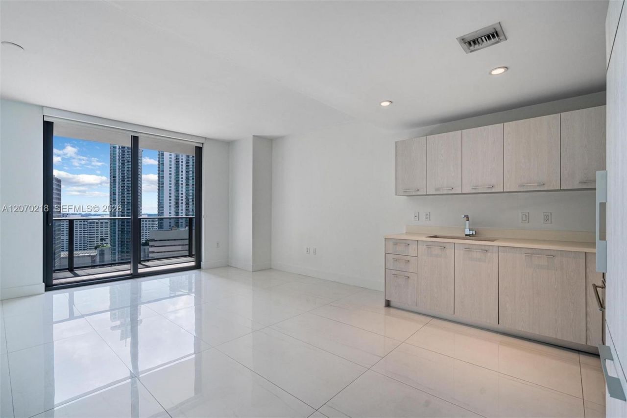 45 SW 9th St , Unit 2002, Miami, FL 33130 Photo
