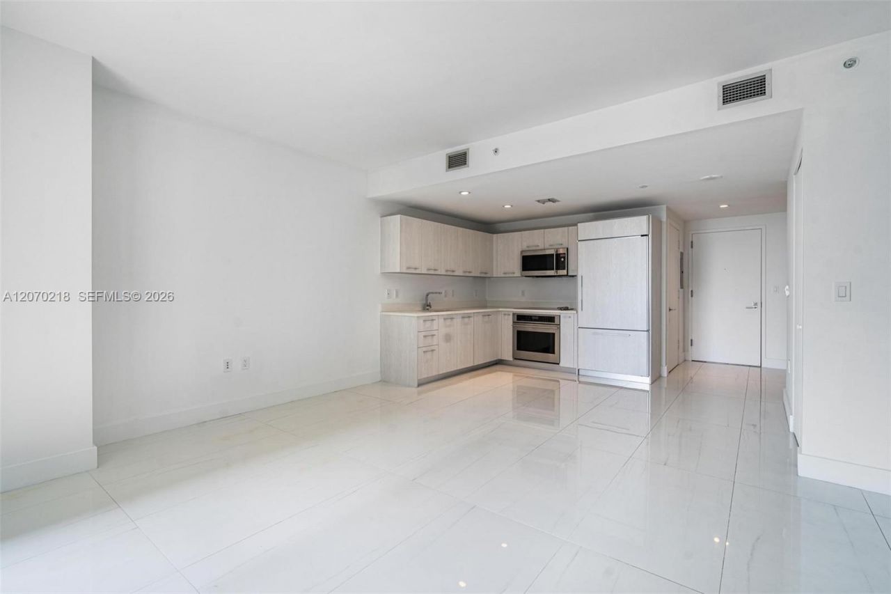 45 SW 9th St , Unit 2002, Miami, FL 33130 Photo
