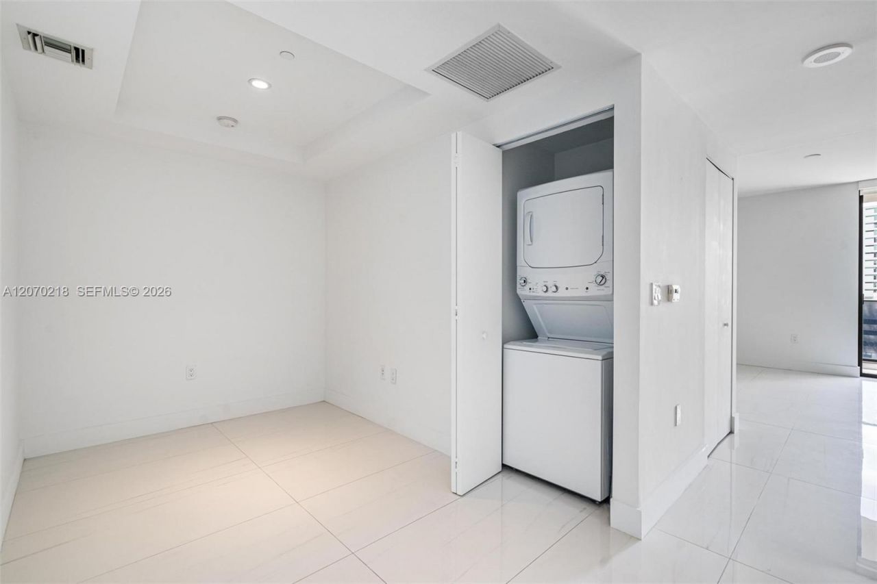 45 SW 9th St , Unit 2002, Miami, FL 33130 Photo