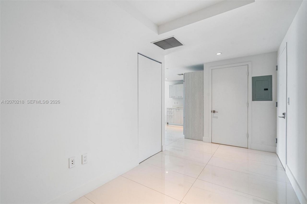 45 SW 9th St , Unit 2002, Miami, FL 33130 Photo