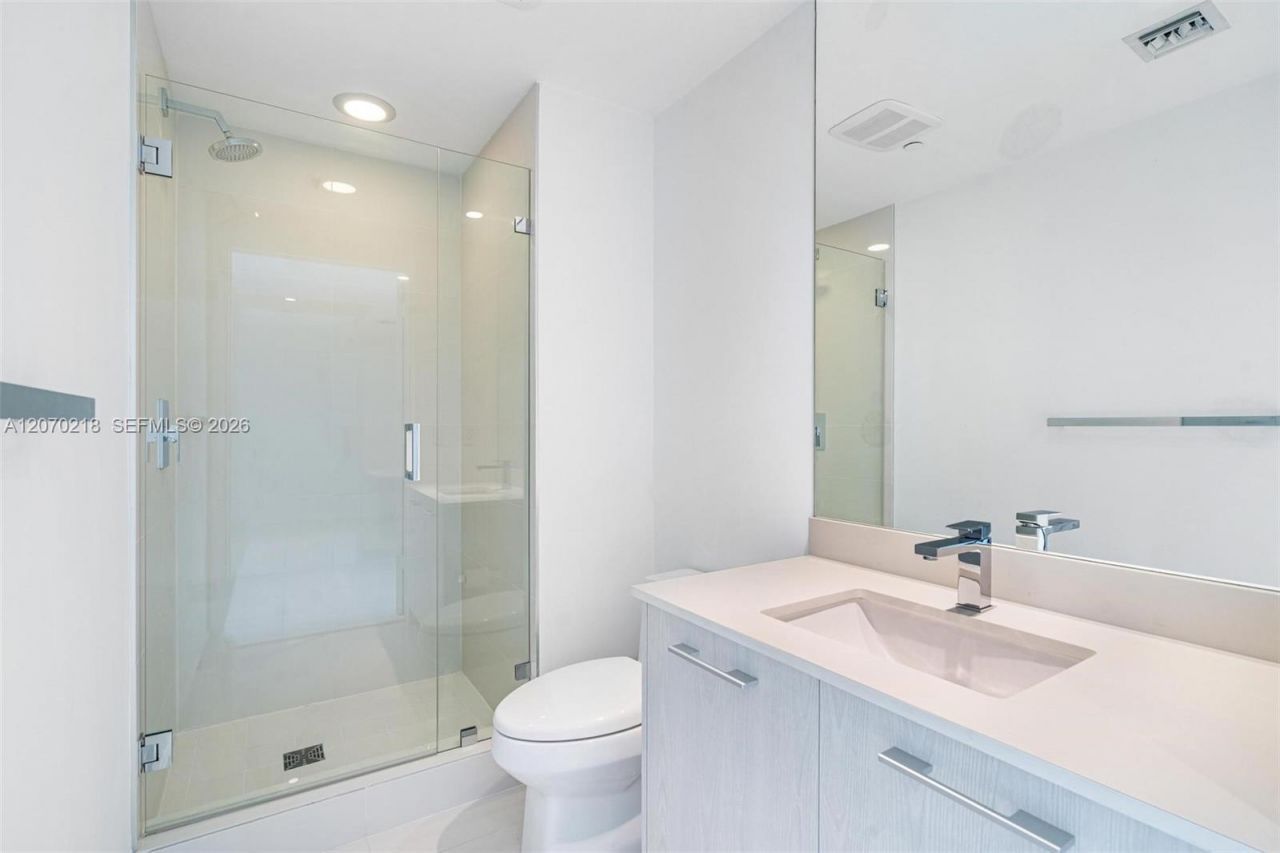 45 SW 9th St , Unit 2002, Miami, FL 33130 Photo