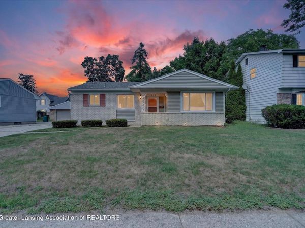 2132 Holly Way, Lansing, MI 48910