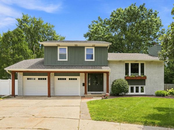 4415 Montclair Court , Bettendorf, IA 52722