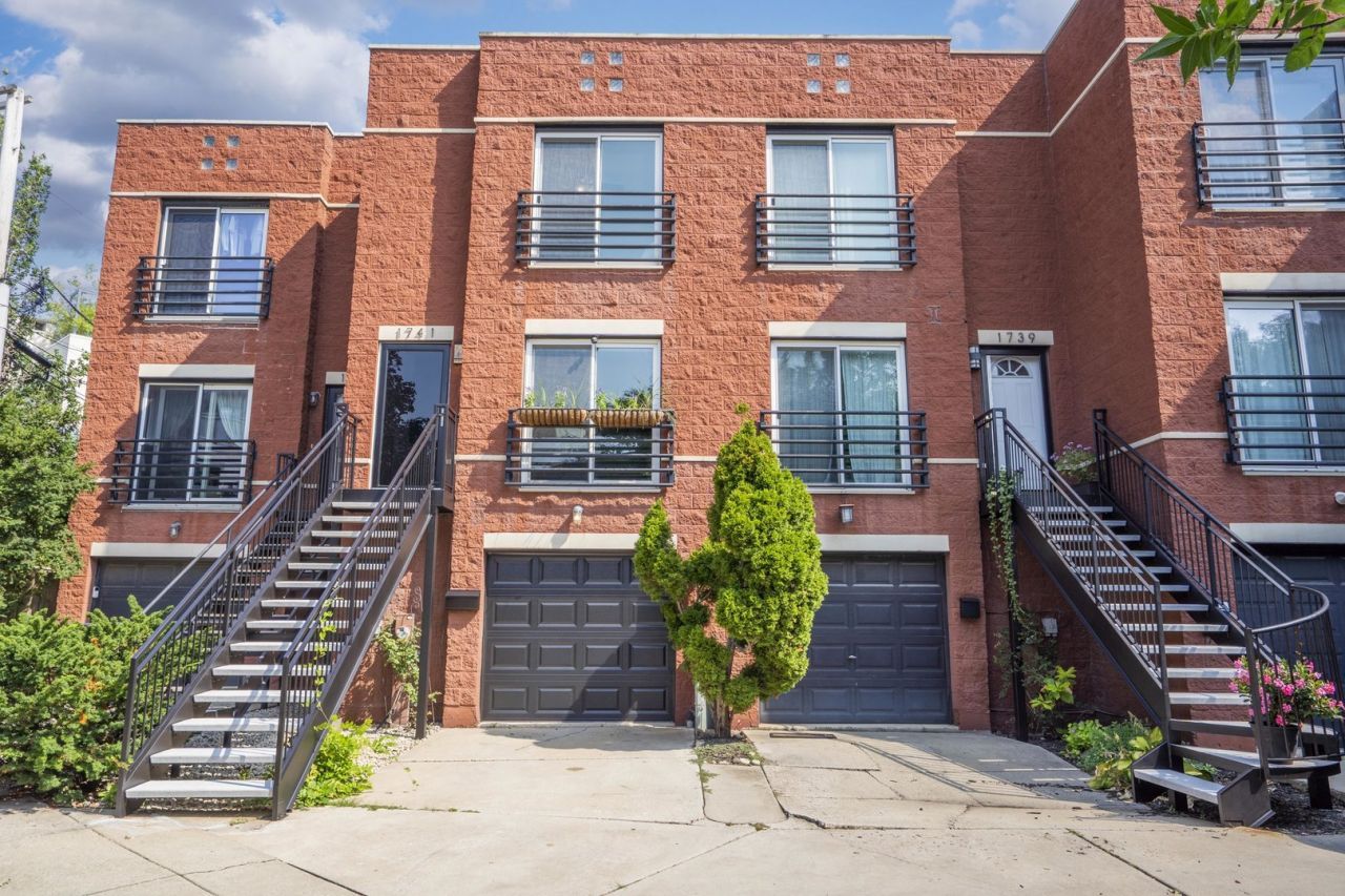 1741 N Wilmot Avenue, Chicago, IL 60647 Main Photo