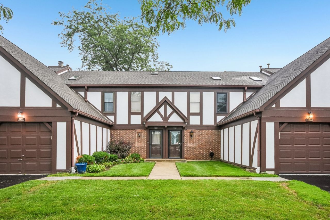 7353 Canterbury Place, Downers Grove, IL 60516 Main Photo
