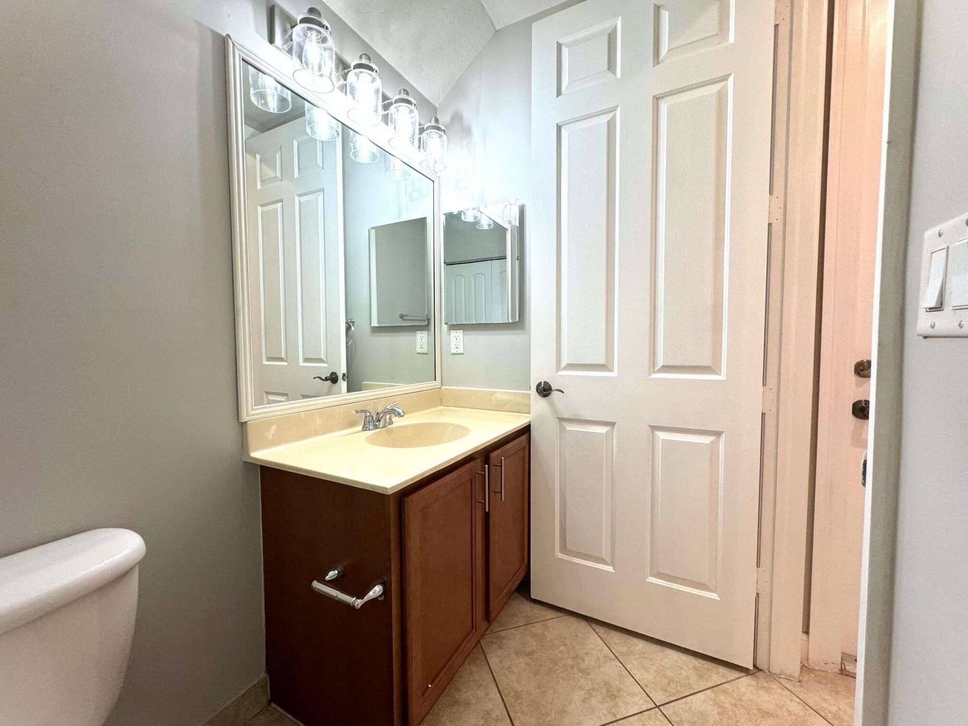 499 Corte Madera Lane, Unit 4, West Palm Beach, FL 33401 Photo