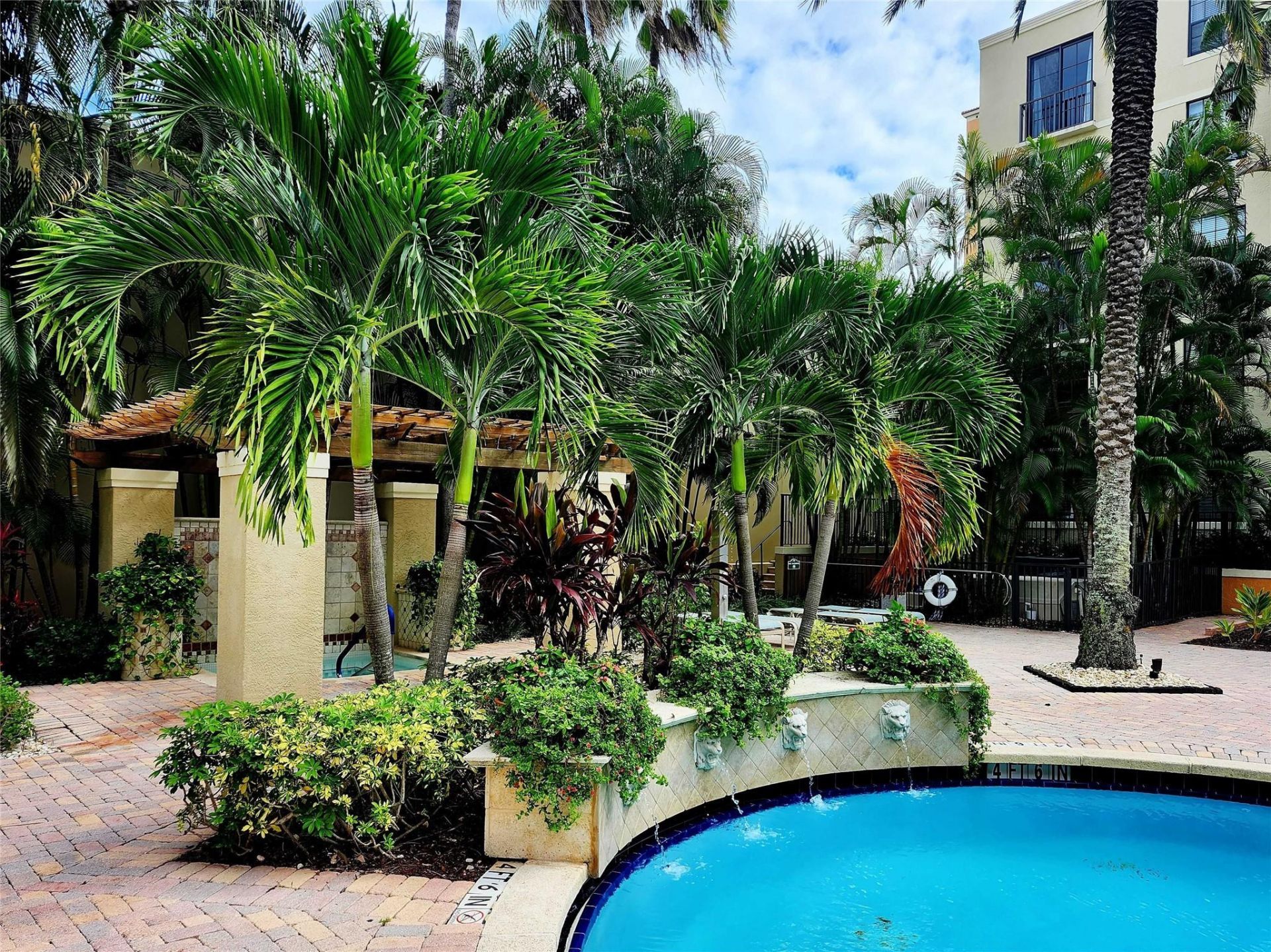 720 S Sapodilla Avenue, Unit 413, West Palm Beach, FL 33401 Photo