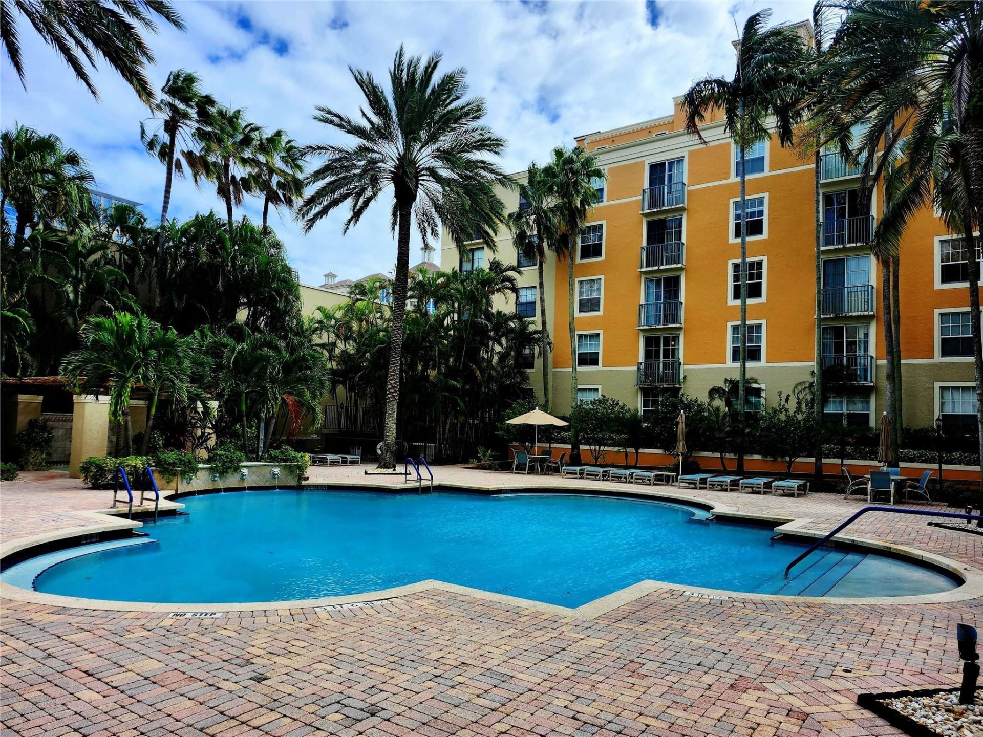 720 S Sapodilla Avenue, Unit 413, West Palm Beach, FL 33401 Photo