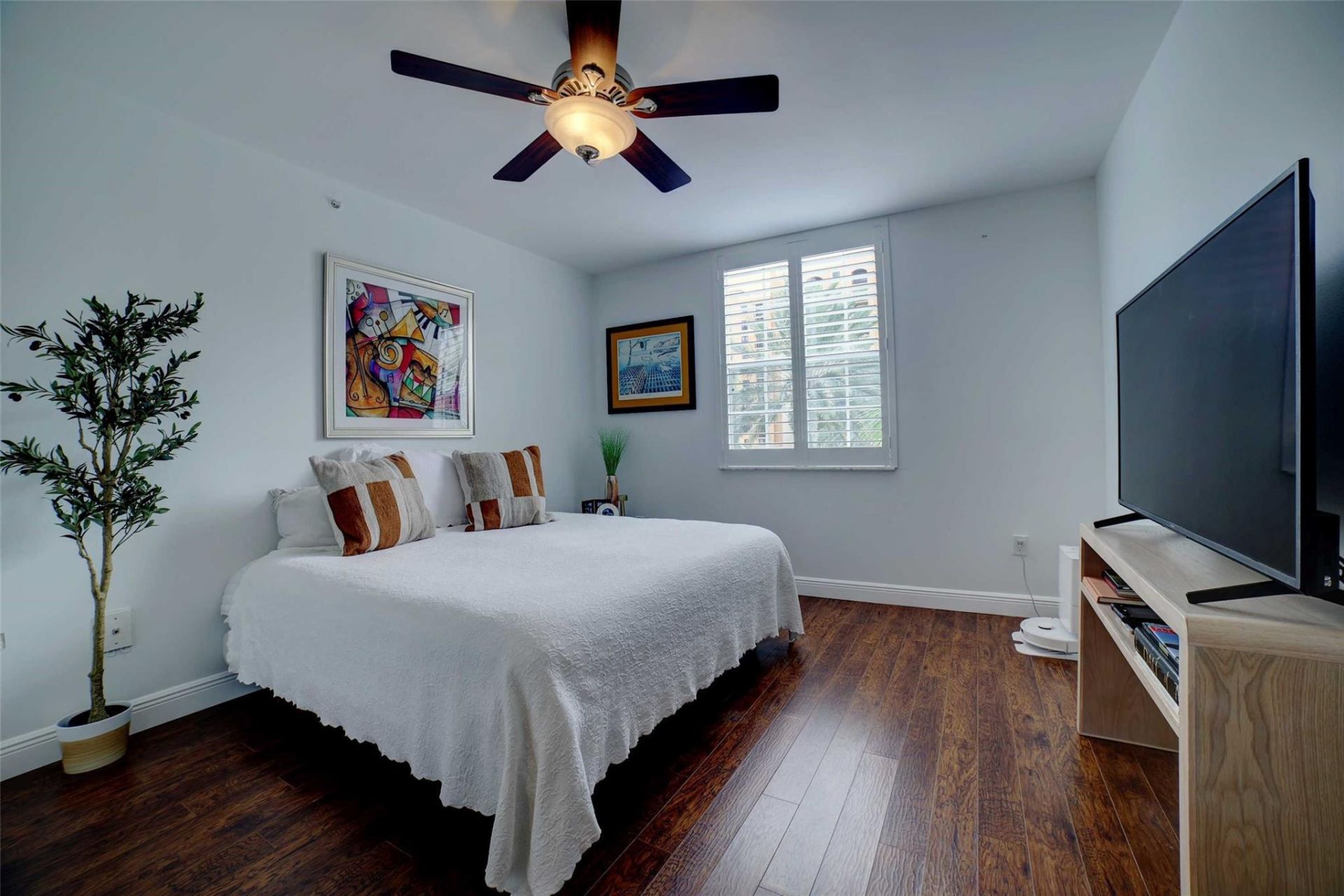 720 S Sapodilla Avenue, Unit 413, West Palm Beach, FL 33401 Photo