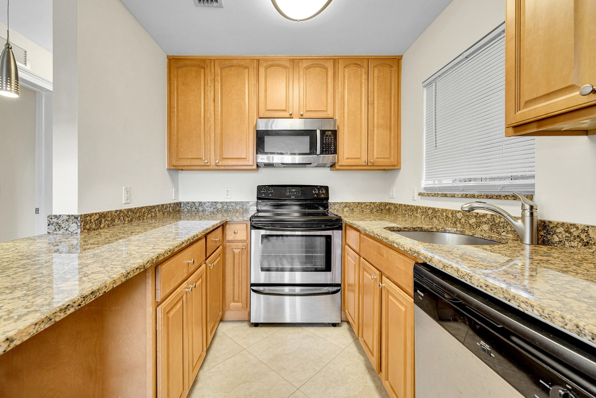 410 SW 15th Street, Unit 202, Pompano Beach, FL 33060 Photo