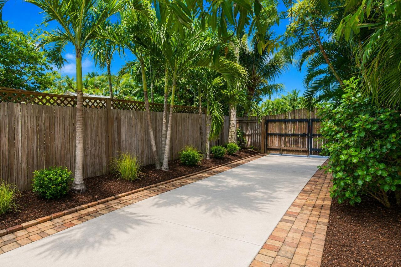 1424 S Palmway, Lake Worth Beach, FL 33460 Photo