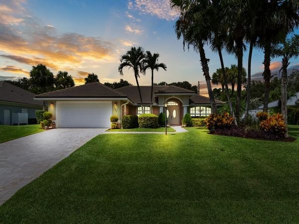 1365 ADMIRALS Walk, Vero Beach, FL 32963