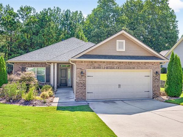 832 Hidden Hollow Circle , Commerce, GA 30529