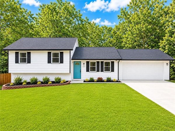 1018 Wayne Drive , Snellville, GA 30078