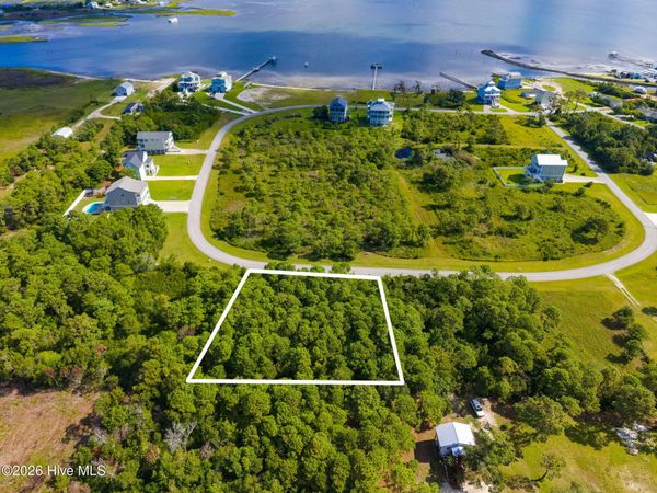 138 Westbay Circle , Harkers Island, NC 28531
