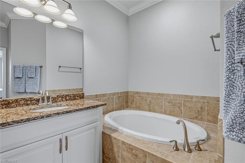3153 Aviamar Cir, Unit 202, Naples, FL 34114 Photo