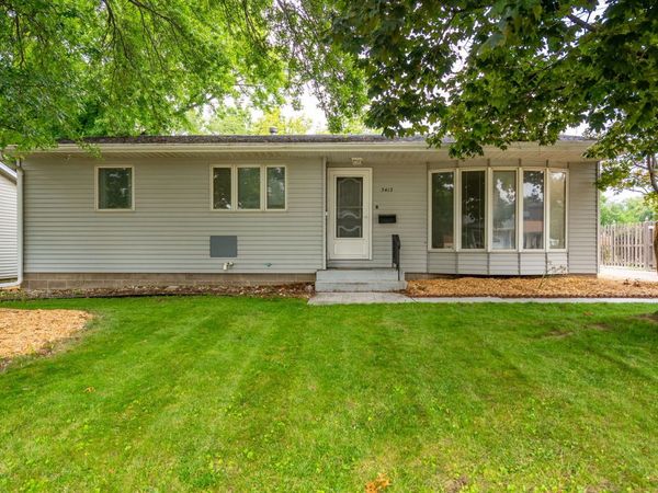 3413 34th Avenue , Moline, IL 61265